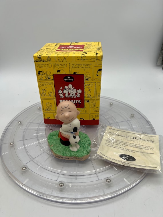 Vintage 2000 Peanuts Hallmark “hugs” Figurine, Limited Edition