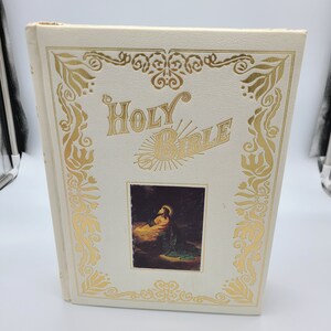 Vintage 1976 Large Ornate Family Holy Bible.