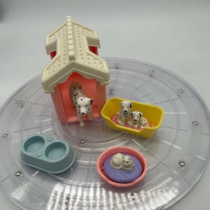 1995 Playskool Dollhouse Dog, Puppies, Dog House, Cat, Cat Bed.