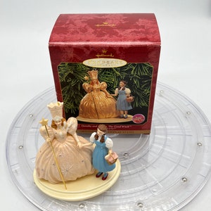 Recuerdo vintage de Hallmark de 1998 de Dorothy y Glinda, “La bruja buena”. El mago de Oz.