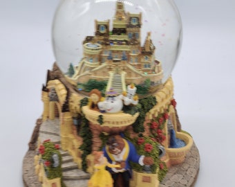 Vintage Extremely Rare 1991 Disney&#39;s Beauty and the Beast With Castle Snowglobe and Musicbox.