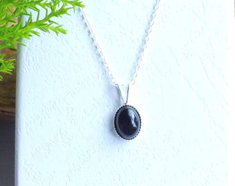 Fijne ketting van sterling zilver met zwarte onyx: minimalistische hanger om te combineren met andere hangers