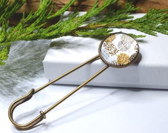 Cabochon Shawl Pin: Rustic Bronze Scarf Brooch, Stitch Counter