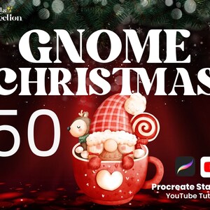 Può includere: Un'illustrazione digitale di un gnomo che indossa un cappello rosso e bianco a quadri e tiene un bastoncino di zucchero. Lo gnomo è seduto in una tazza rossa con un cuore sul lato. Il testo "Gnome Christmas 50" è in lettere bianche su uno sfondo rosso. L'immagine include il testo "Procreate Stamps YouTube Tutorials".