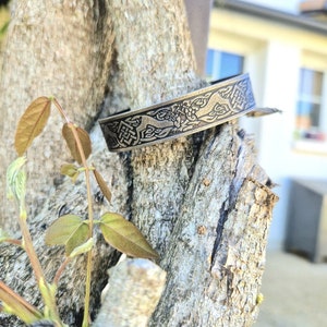 Graviertes Herrenarmband aus wikinger-/nordisch inspiriertem Edelstahl