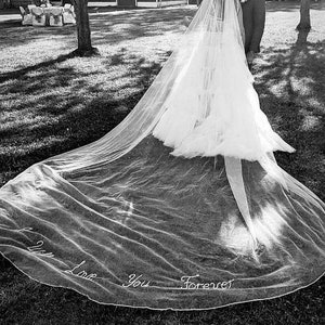 Personalized Monogram Veil - Unique Beaded Embroidery for Your Big Day