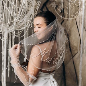 Velo de novia personalizado con perlas: velo de novia bordado