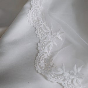 veil with lace