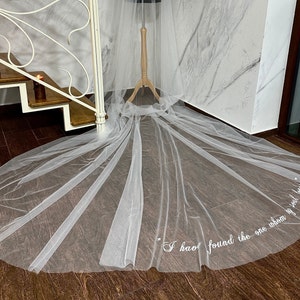 Bespoke Wedding Veil: Personalized Embroidery with Silk Thread
