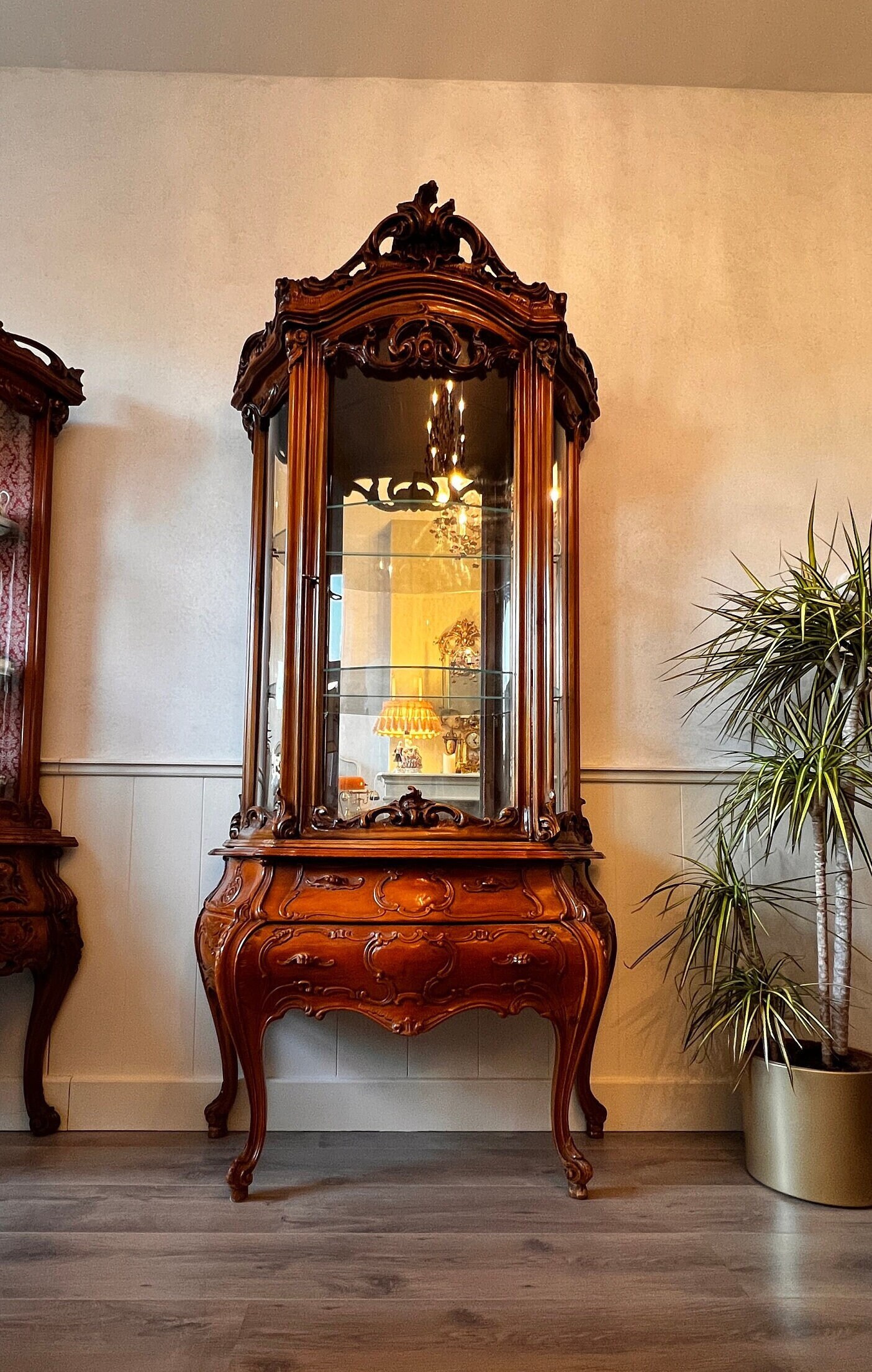 Antique style display cabinet discount
