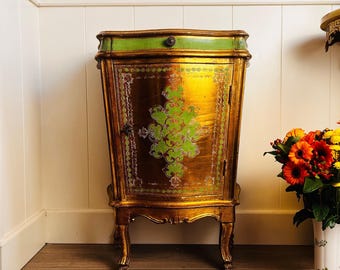 Houten vitrinekast met sleutel, groene en gouden Florentijnse kast, Italiaanse meubels voor boeken of bar, één lade, 70 cm hoog