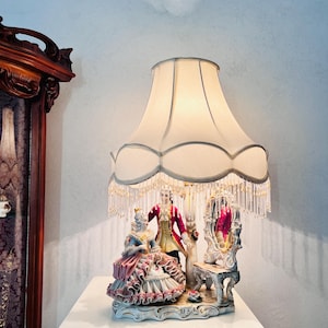 Preciosa lámpara de mesa vintage de porcelana de Dresde, fabricada en Alemania, lámpara victoriana con espejo
