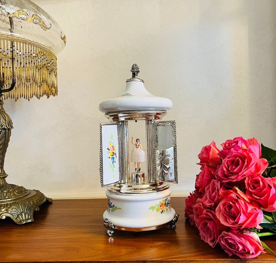 ホワイトエナメルオルゴール、バレリーナカルーセルリュージュ機構