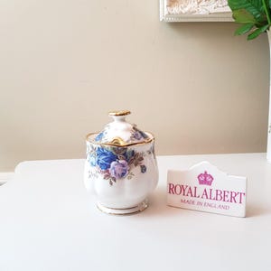 Tarro de mermelada de porcelana Royal Albert Moonlight Rose con tapa, 1987, diseño floral azul inglés, vajilla coleccionable poco común