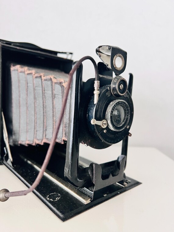 アプラナートレンズ搭載のアンティーク折りたたみカメラ｜1900年代頃の