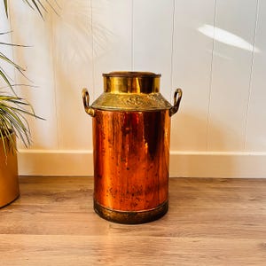 Koperen melkbus boerderij – antieke landelijke pot met handgrepen, zuiveldecor eind 19e eeuw