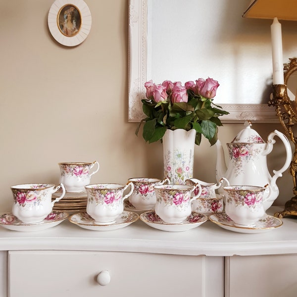 Ensemble en porcelaine fine de porcelaine fine Queen Anne Summer Rose fabriquée en Angleterre !!!