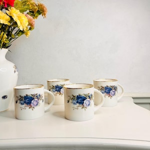 Royal Albert Moonlight Rose Cup – Porcelana Inglesa 1987, Acabamento Floral Azul Dourado