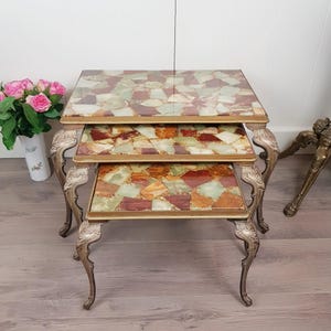 Italienische Satztische - 3er Set, Hollywood Regency Stil, Vergoldeter Rahmen mit Glasplatten