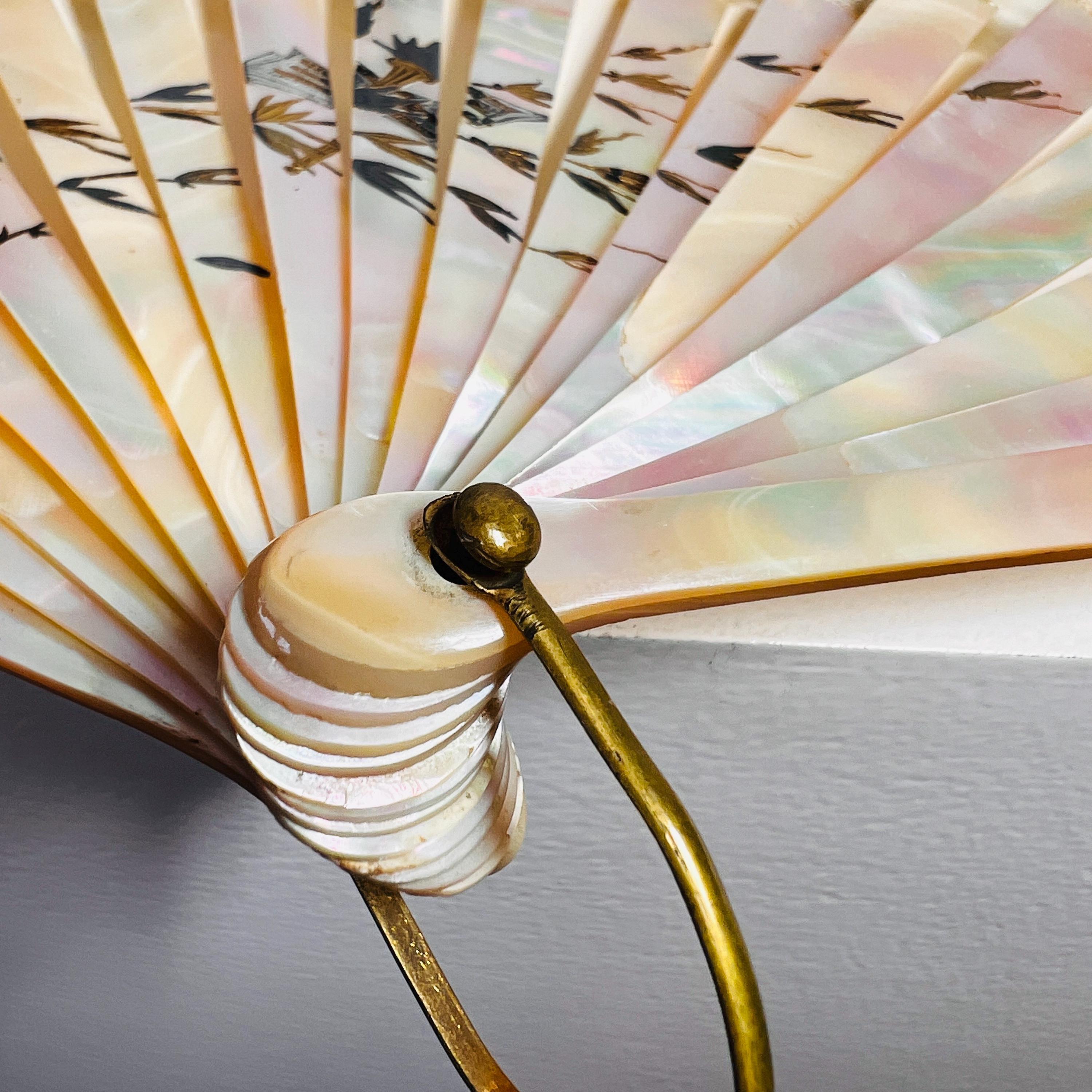 アンティーク フランス ヴィクトリア時代 ハンドペイント扇 風景画 角と花 額装 アンティーク フランス ヴィクトリア時代 ハンドペイント扇 風景