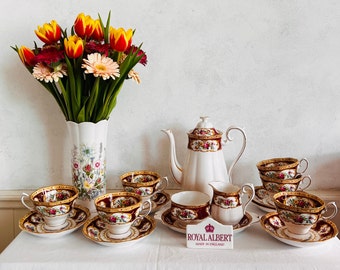 Ensemble de vaisselle vintage « Lady Hamilton » en porcelaine de Chine fabriquée en Angleterre, Royal Albert