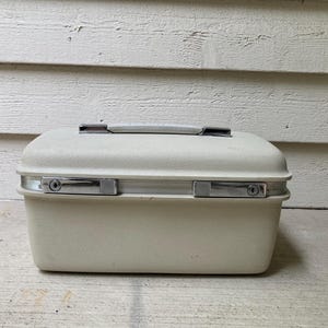 Vintage Samsonite Saturn Train Case - With Tray and 2 Keys - Beige