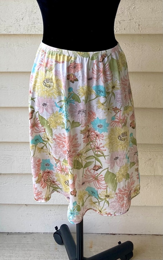 Vintage Floral  and Butterflies Vanity Fair Silky… - image 1