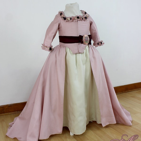 Petite robe en dentelle pour enfants