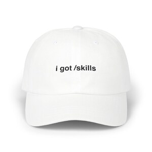 Broderad pappahatt med "I Got /skills", minimalistisk AI-keps, rolig teknikgåva för programmerare, ingenjör, AI-älskare, svart eller vit basebollkeps