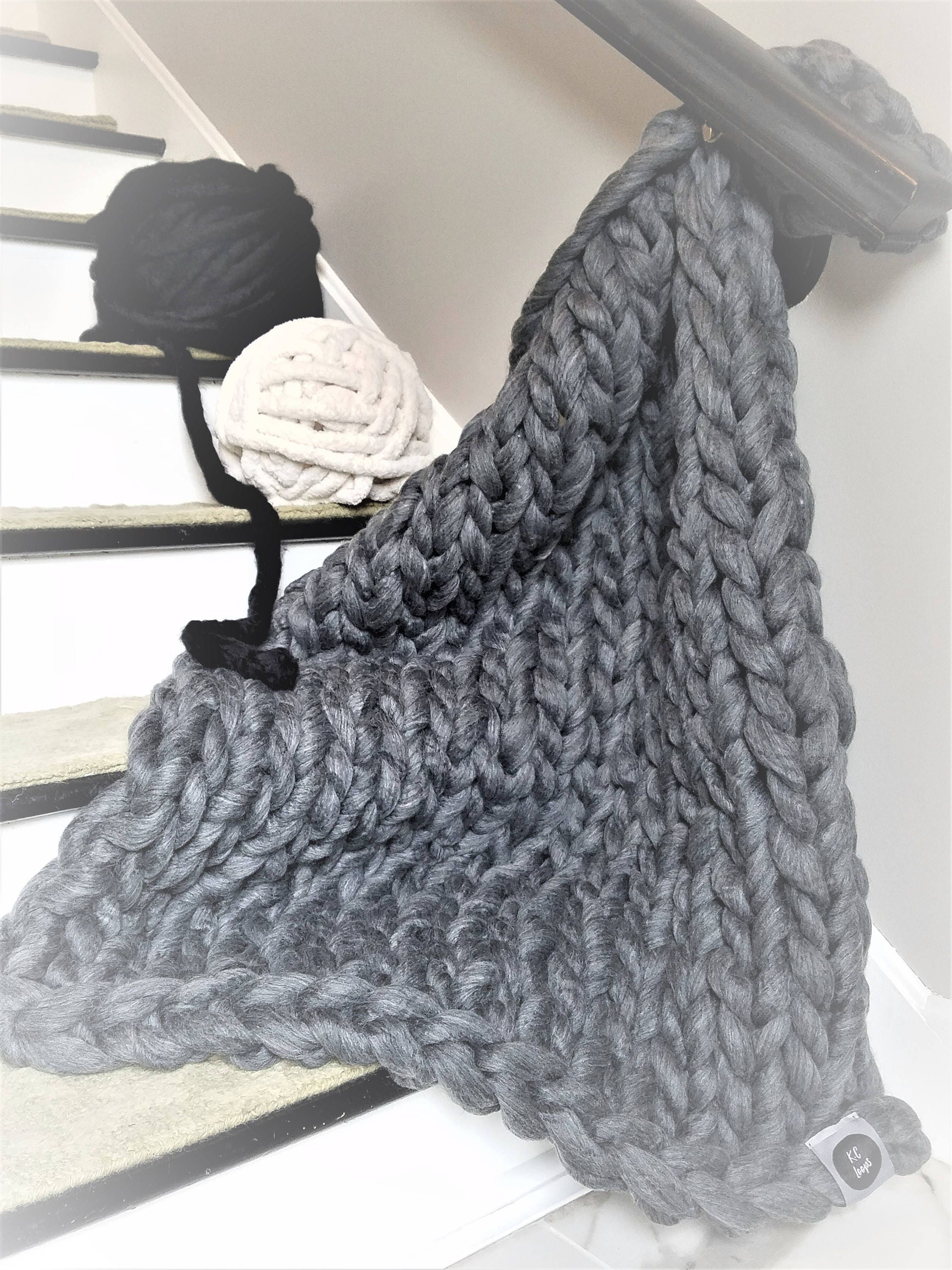 chunky-knit-vegan-polyester-and-acrylic-blanket-super-soft-throw