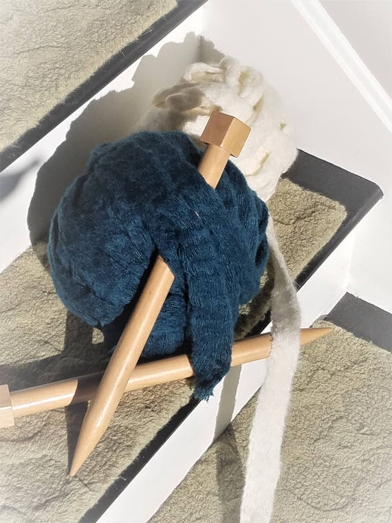 Chunky Knit Vegan Polyester & Acrylic Yarn, Super Soft, Throw, Chunky Yarn, Arm Knit, Warm and Cozy Blanket, Home Decor, Puffy, Fluffy