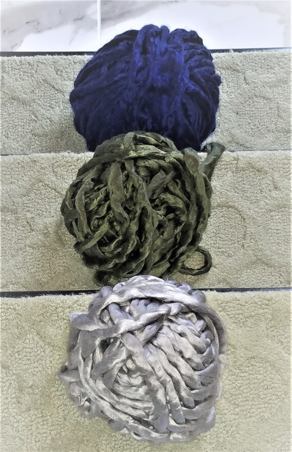 Chunky Knit Vegan Polyester & Acrylic Yarn, Super Soft, Throw, Chunky Yarn, Arm Knit, Warm and Cozy Blanket, Home Decor, Puffy, Fluffy