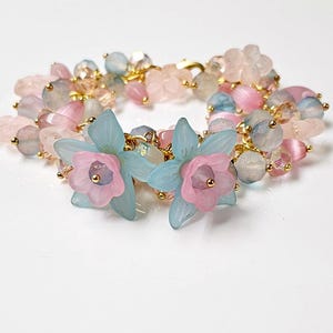 Beaded bracelet, chain bracelet with charms and beads, flower bracelet, floral bracelet, gold plated bracelet - Pretty in Pink