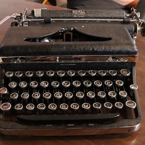 1937 Royal De Luxe Working Typewriter