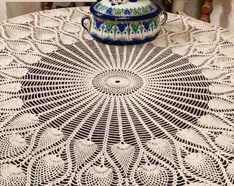Padrão em PDF de crochê para toalha de mesa redonda com cauda de pavão