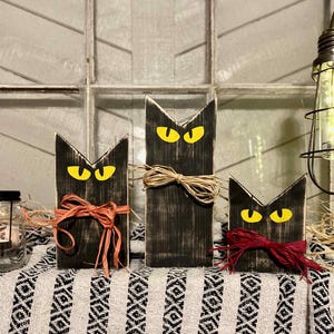 Halloween Cats with glow in dark eyes