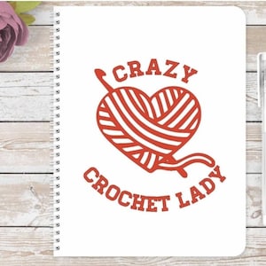 Puede incluir: Una libreta blanca de espiral con un diseño de corazón rojo y el texto "CRAZY CROCHET LADY".