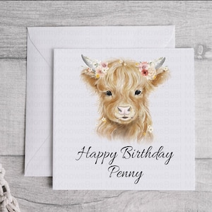 Biglietto di auguri di compleanno con mucca delle Highlands e fiori, qualsiasi nome, età miliare, auguri personalizzati di buon compleanno, biglietto riciclato ecologico