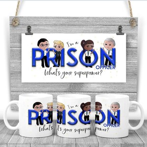 Könnte beinhalten: Drei weiße Tassen mit einem blauen und weißen Design mit dem Text "I'm a PRISON OFFICER What's your superpower?" und Comicbildern von Personen in blauen Uniformen.