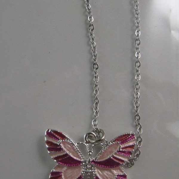 NOUVEAU "Collier PAPILLON sur délicate chaîne argentée Couleur Fuchsia