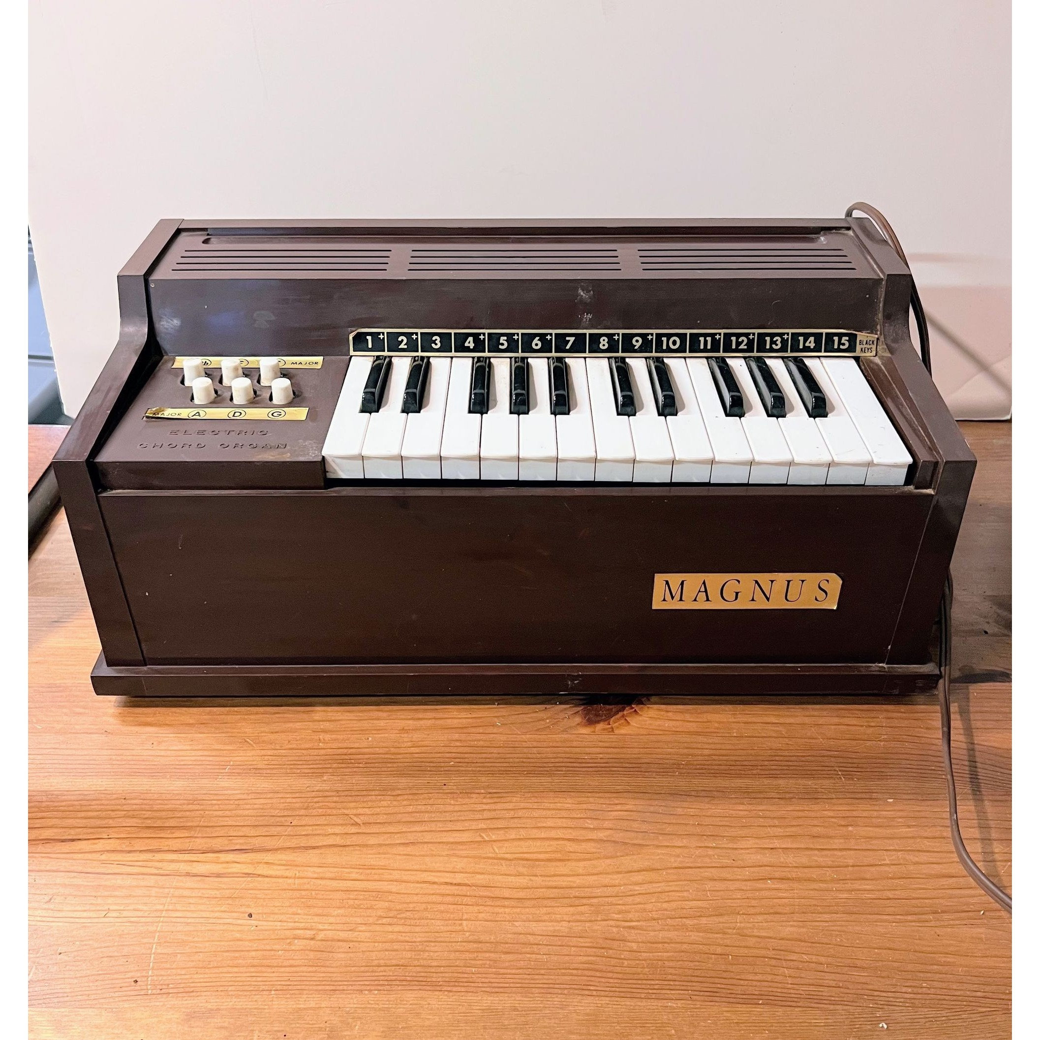 Vintage 1960s Magnus Electric Chord Organ Model 300 Made in Vintage 1960s Magnus Electric Chord Organ Model 300 Made in