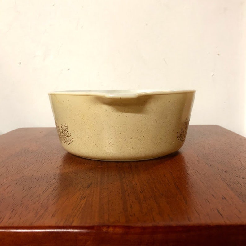 Vintage Pyrex Forest Fancies Cinderella Round Casserole 472