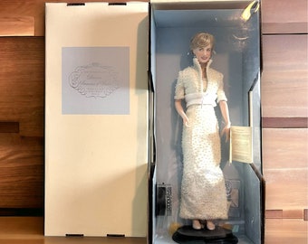 Vintage The Franklin Mint Diana Princess of Wales Porcelain Portrait Doll NRFB