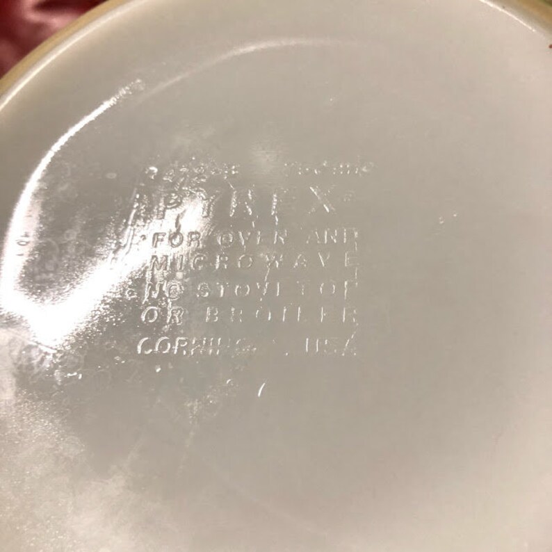 Vintage Pyrex Forest Fancies Cinderella Round Casserole 472