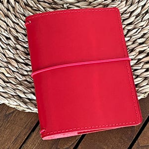 Pass Größe Reise Notebook, echtes Leder rote Farbe mit Innentaschen und elastischen Verschluss, GIFT ein Notebook und eine Baumwolltasche.