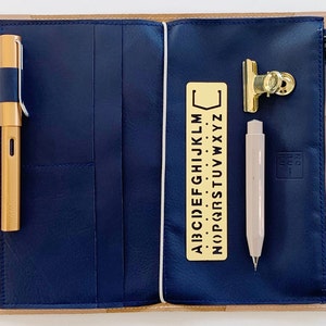 AGOTADO Insertion portefeuille pour carnet de voyage, taille standard en cuir bleu, une poche zippée et plusieurs poches pour cartes, vache pleine fleur