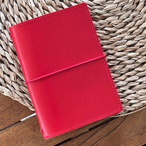 Étui pour carnet de notes en cuir rouge, pochette pour ordinateur portable avec fermeture élastique, poches intérieures, sac-cadeau en coton rechargeable pour ordinateur portable inclus