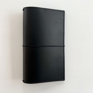 Travelers notebook cover standard, Full grain vegetable tanned leather cover with black vegetable dye, a FREE notebook and cotton bag.