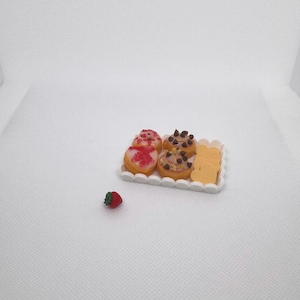 Miniature Scallop Tray | 1:6 Scale Decorative Display | Serving Tray for MGA&#39;s Miniverse