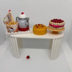 Miniature Scallop Table | 1:6 Scale Display Table | Perfect for MGA&#39;s Miniverse